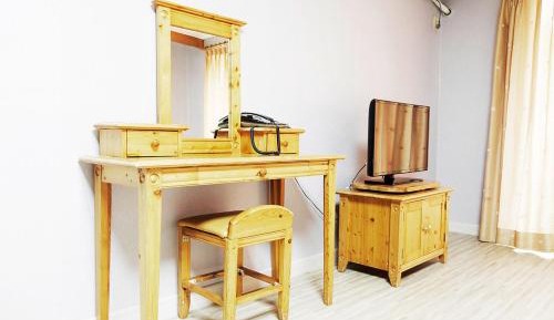 Family Room with Mountain View