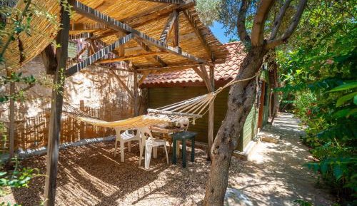 Bungalow (2 Adults + 1 Child)