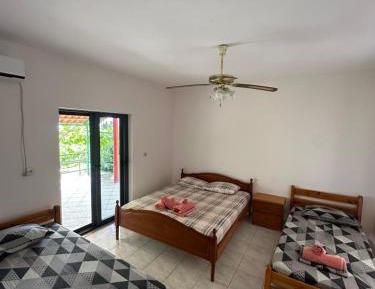 One-Bedroom Apartment with Sea View and Balcony