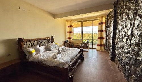 Twin Room with Mountain View