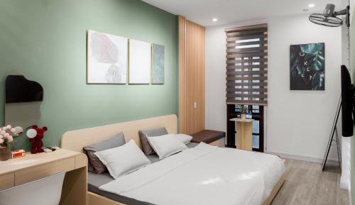 Family Room with Garden View