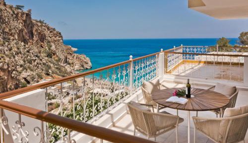 Two-Bedroom Apartment with Balcony and Sea View