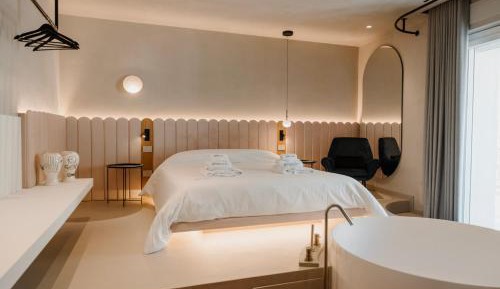 Deluxe Double Room with Bath