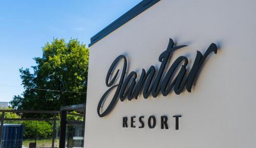 One-Bedroom Apartment with Balcony