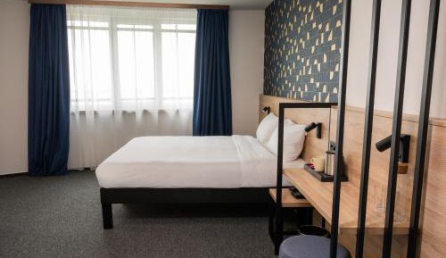 Extended Stay Studio with One Double Bed and Kitchen