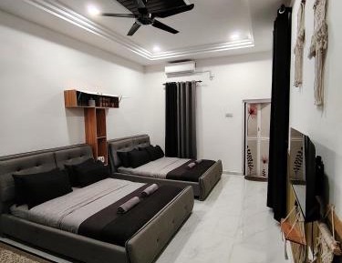 Quadruple Room with Private Bathroom