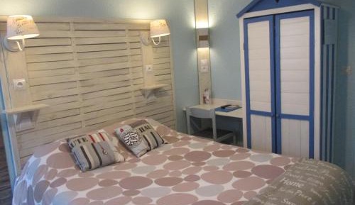 Communicating Room (2 Adults + 3 Children)