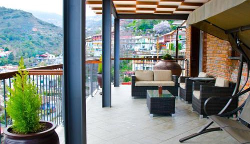 Two-Bedroom House with Mountain View