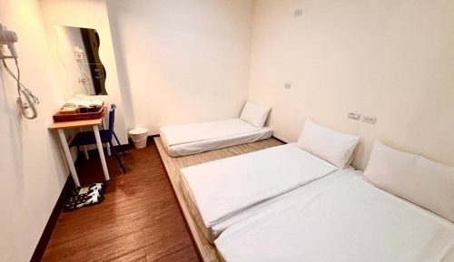 Basic Triple Room with Shared Bathroom