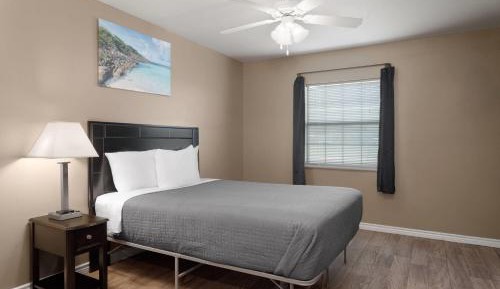 One-Bedroom Queen Suite with Mobility Access and Roll-In Shower, Non-Smoking