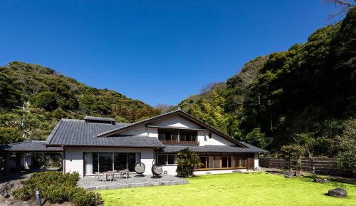 Villa with Garden View
