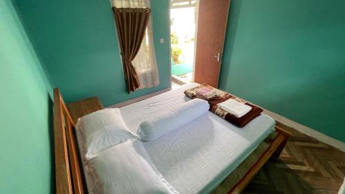 Deluxe Room (2 Adults + 1 Child)