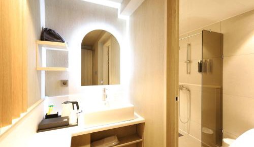 Deluxe Double Room with 2 Computers