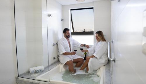 Suite with Spa bath and Sea View 