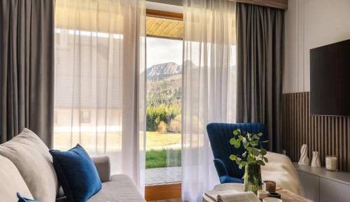 Apartment with Mountain View