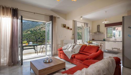 Three-Bedroom Apartment with Mountain View