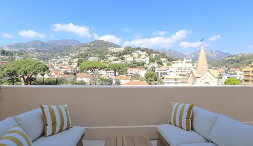 Two-Bedroom Apartment with Balcony and Sea View