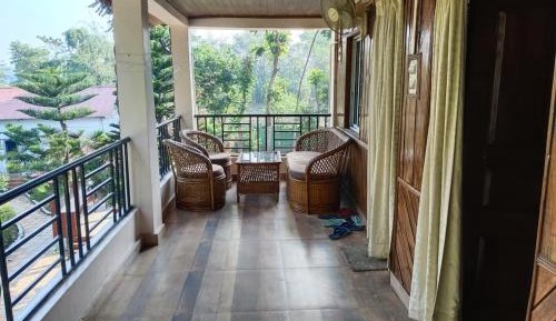 Deluxe Room (2 Adults + 1 Child)