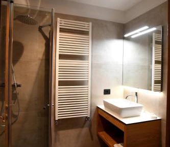 Deluxe One-Bedroom Apartment