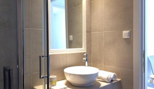 One-Bedroom Apartment with Sea View