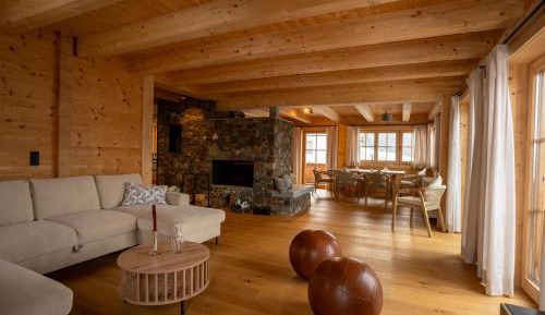 Three-Bedroom Apartment with Mountain View