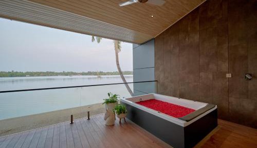 Deluxe Suite with Spa Bath