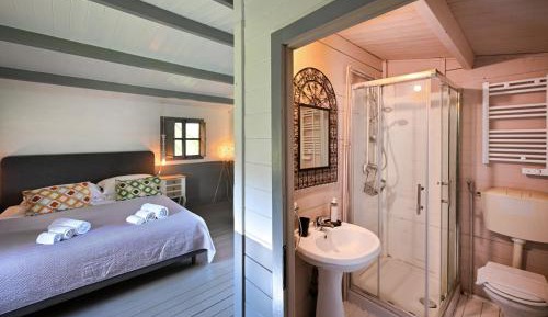 Bungalow with Garden View