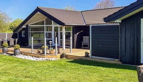 Three-Bedroom Vacation Home 