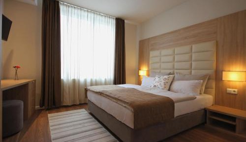 Luxury Three-Bedroom Apartment