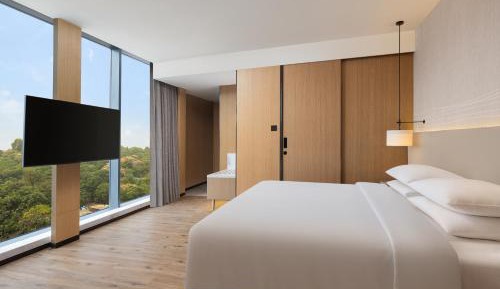 Junior King Suite with City View