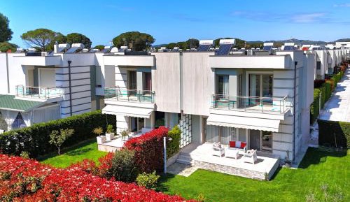 Villa with Garden View