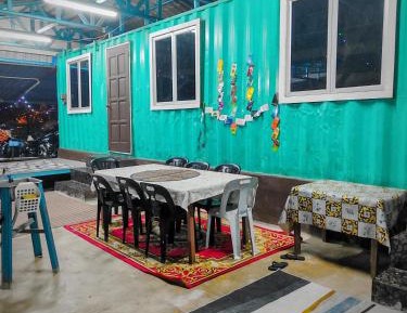 Deluxe Room (2 Adults + 1 Child)