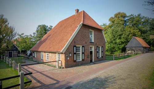 Three-Bedroom Holiday Home 
