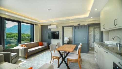 One-Bedroom Apartment with Sea View and Balcony