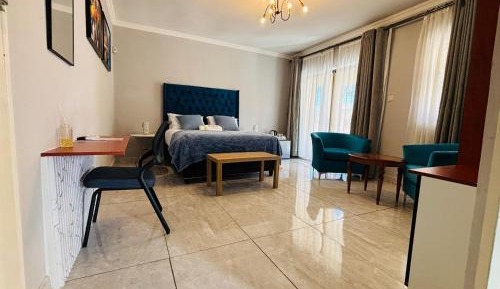 Queen Room with Garden View