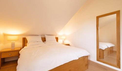 One-Bedroom Apartment with Balcony