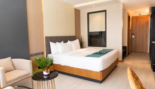 Deluxe Room (2 Adults + 1 Child)