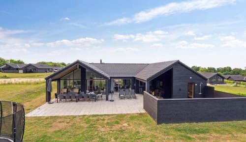 Seven-Bedroom Holiday Home