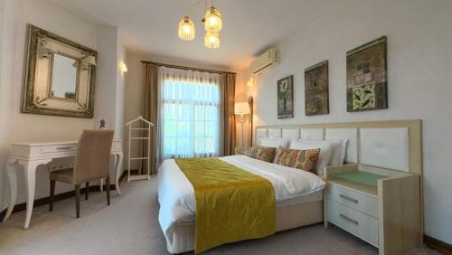 Deluxe Suite with Sea View