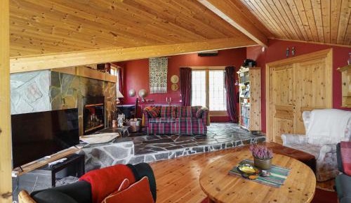 Three-Bedroom Holiday Home 