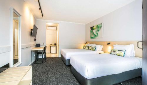 Studio Queen & Single