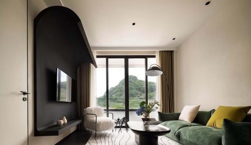Suite with Mountain View