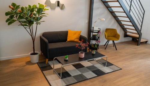 One-Bedroom Loft Apartment with One Queen Bed