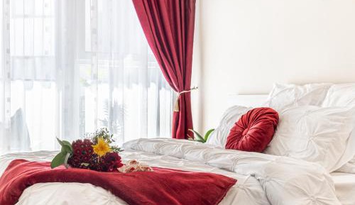 One-Bedroom Apartment with Balcony