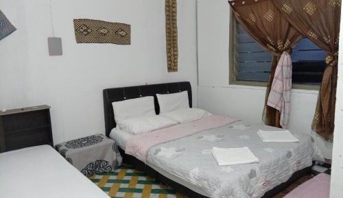 Basic Triple Room with Shared Bathroom