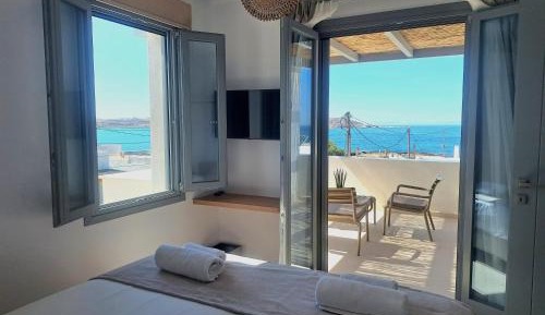One-Bedroom Apartment with Sea View