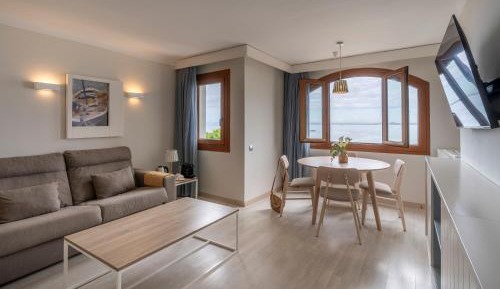 Double or Twin Room with Sea View