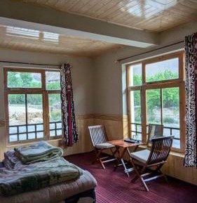 Deluxe Double Room (2 Adults + 1 Child)