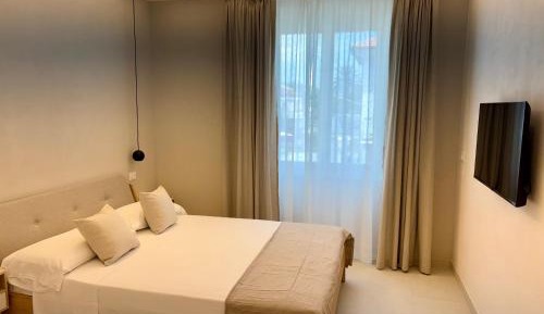 One-Bedroom Apartment with City View