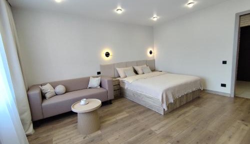 Superior One-Bedroom Apartment with Balcony